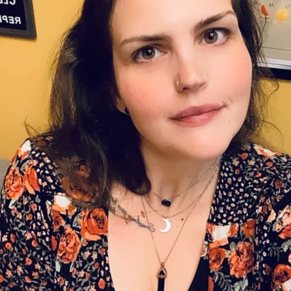 Meet your Posher, Jenna - Picture 1 of 1